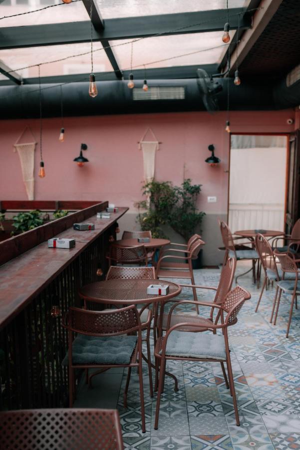 Bed Station Hostel & Bar Шкодер Экстерьер фото