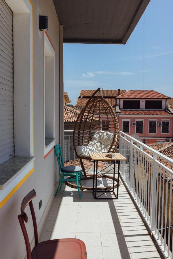 Bed Station Hostel & Bar Шкодер Экстерьер фото