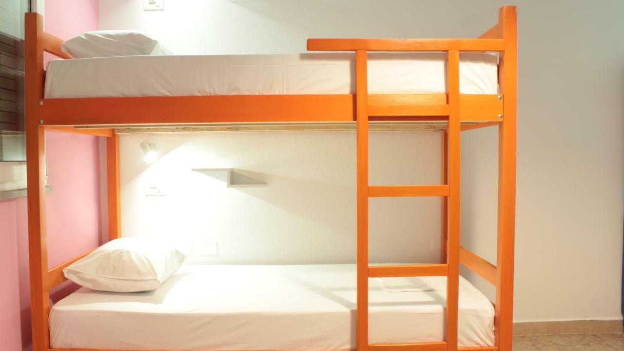Bed Station Hostel & Bar Шкодер Экстерьер фото